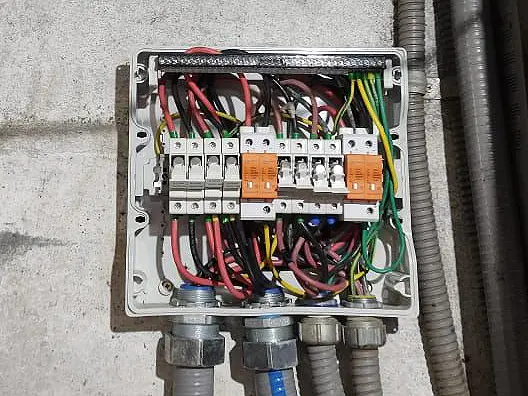 REF Electrotecnia trabajando 3